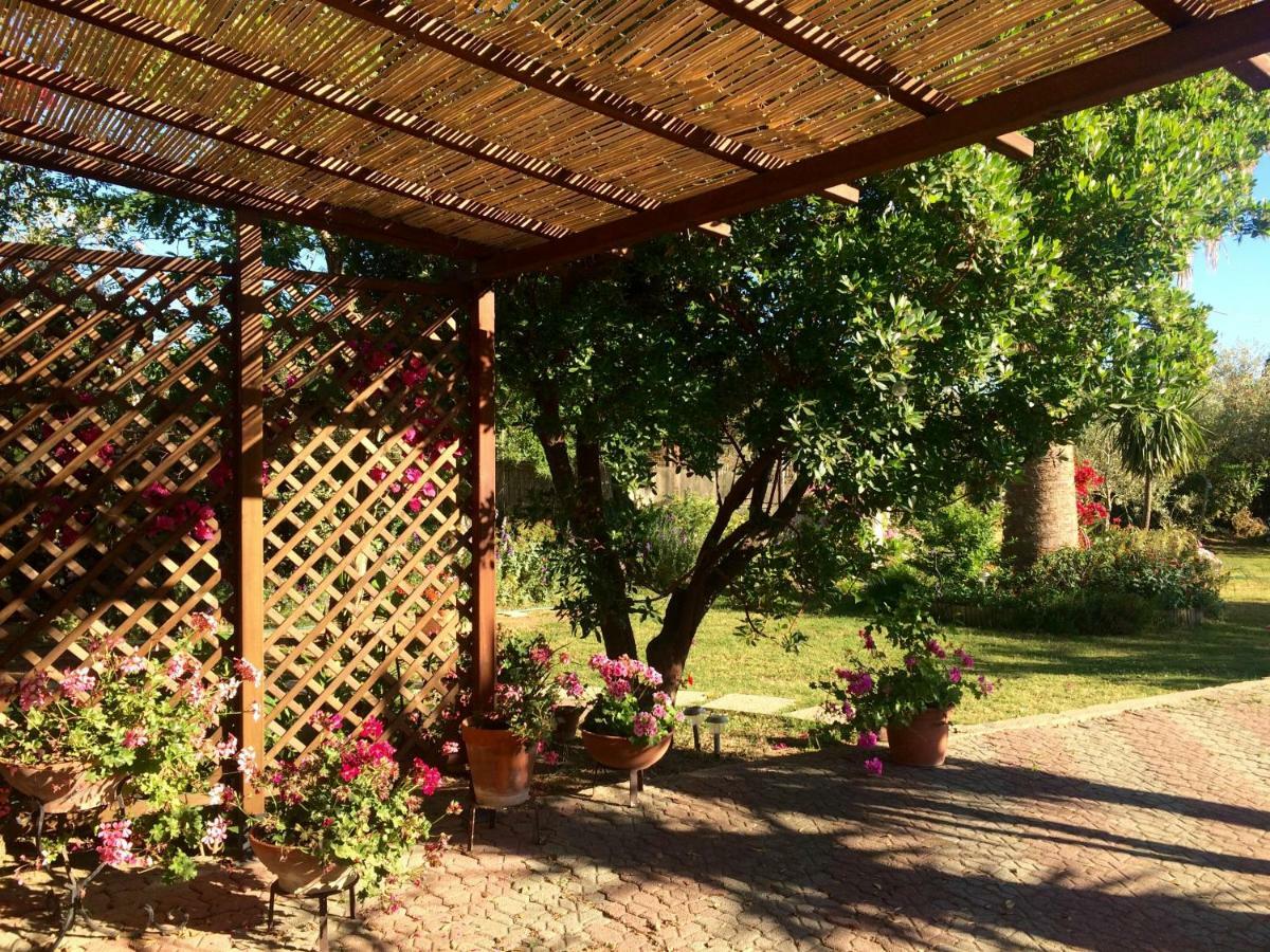 Casa Del Mirto Bianco Villa Chia Exteriör bild
